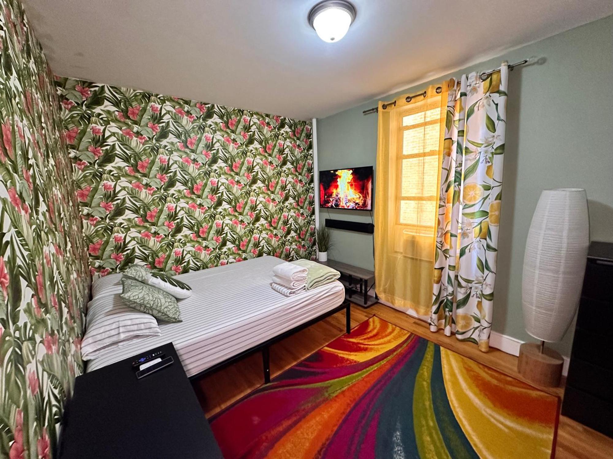 Tropical Comfort Room In Harlem Cozy Stay With Snacks & Style New York Buitenkant foto