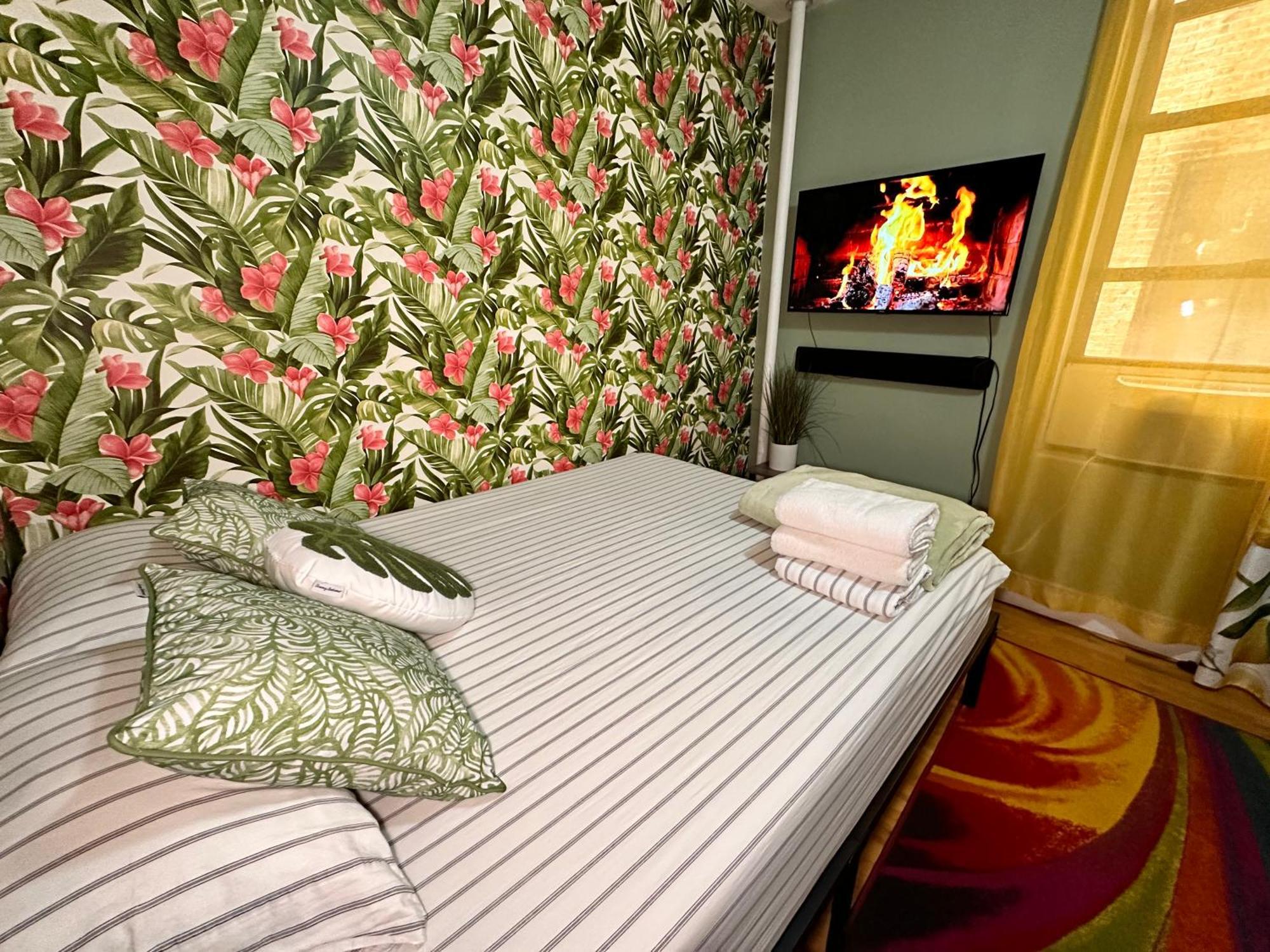 Tropical Comfort Room In Harlem Cozy Stay With Snacks & Style New York Buitenkant foto